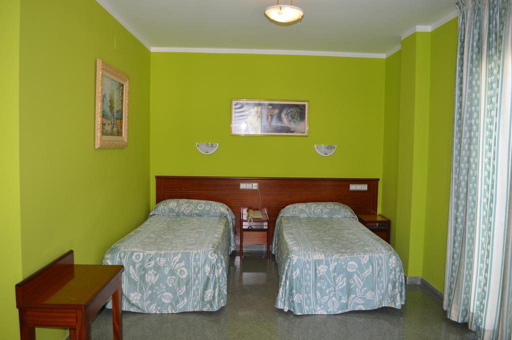 Hotel Don Pelayo Arbos Exterior photo